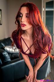 Mom in red tempts horny son